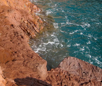 Faux rochers bord de mer