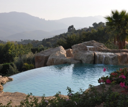 Piscine à débordement