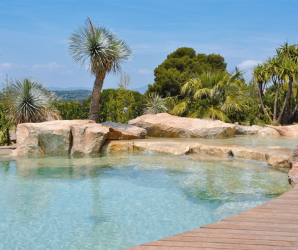 Pataugeoire et piscine en rochers