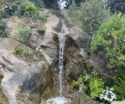 Cascade en faux rocher