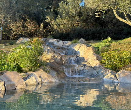 Cascade en faux rochers