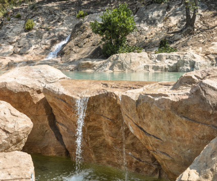 Cascade, piscine et débordement