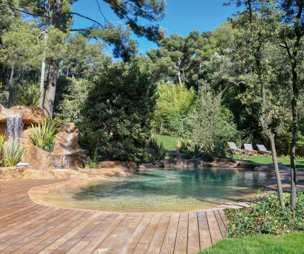 Piscine d’exception en rochers reconstitués
