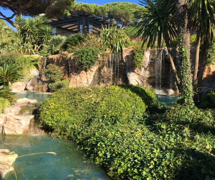 Baignade naturelle en rochers artificiels