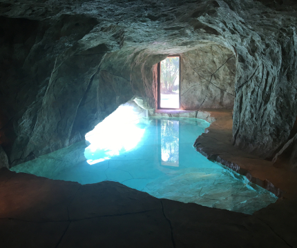 Grotte en faux rochers