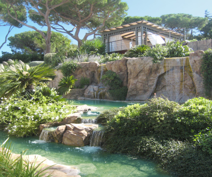 Bassins avec cascades